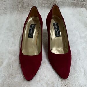 Kenneth Cole berry suede 10 m pump, used